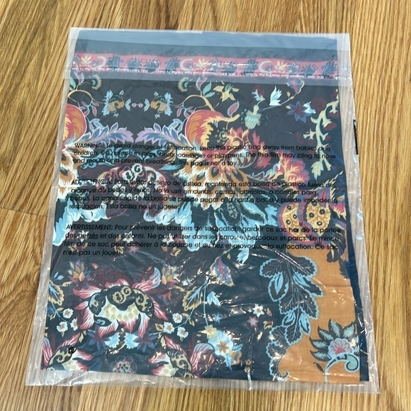 VISMAYA Rhapsody Square Oversized Rayon Scarf Bold Graphic Abstract Print 25x25 - Picture 3 of 4